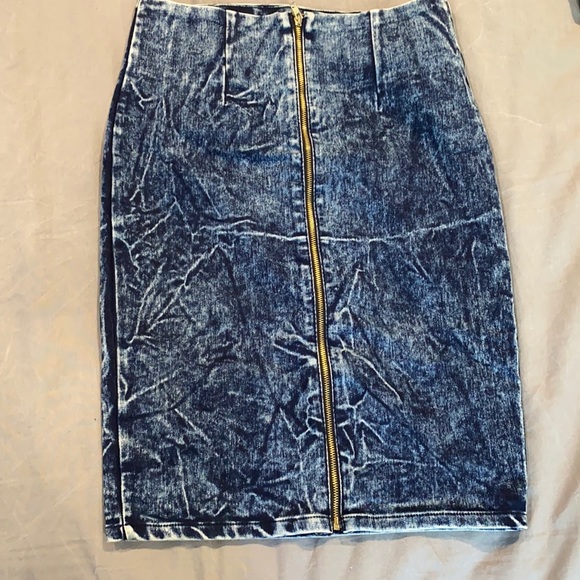 Forever 21 Acid Washed pencil skirt - Picture 4 of 5